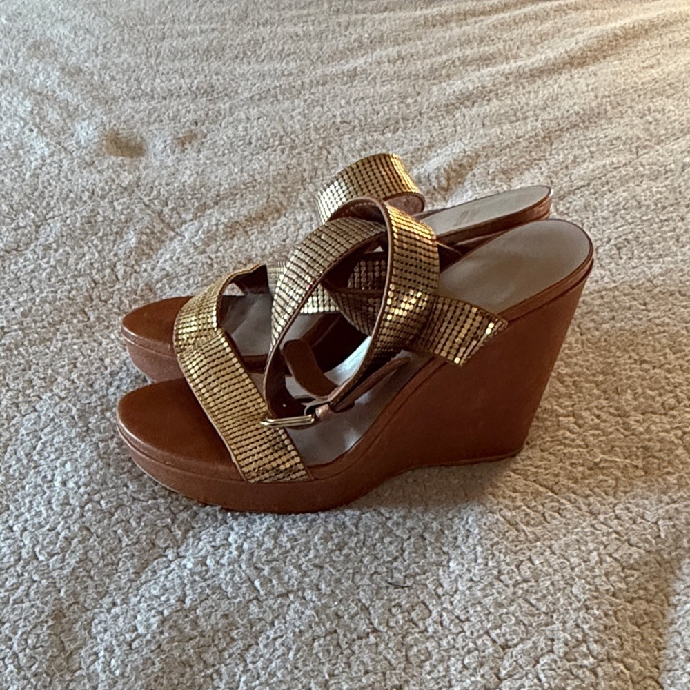 Stuart Weitzman Metallic Gold and Tan Wedges Size 10 - Picture 7 of 13